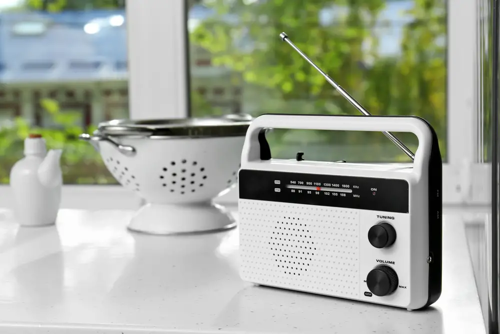 5 Best Small Radios for the Kitchen [ 2021 ] To Enjoy Cooking Time